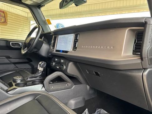 Used 2025 Ford Bronco Outer Banks w/ Sasquatch Package AWD/4WD image 24