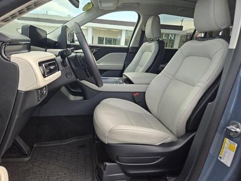 Used 2026 Lincoln Aviator 2WD w/ Jet Appearance Package image 9
