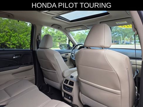 Used 2018 Honda Pilot Touring image 12