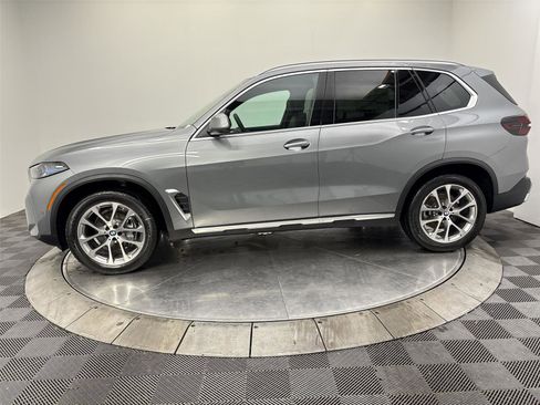 New 2026 BMW X5 xDrive40i w/ Climate Comfort Package image 16