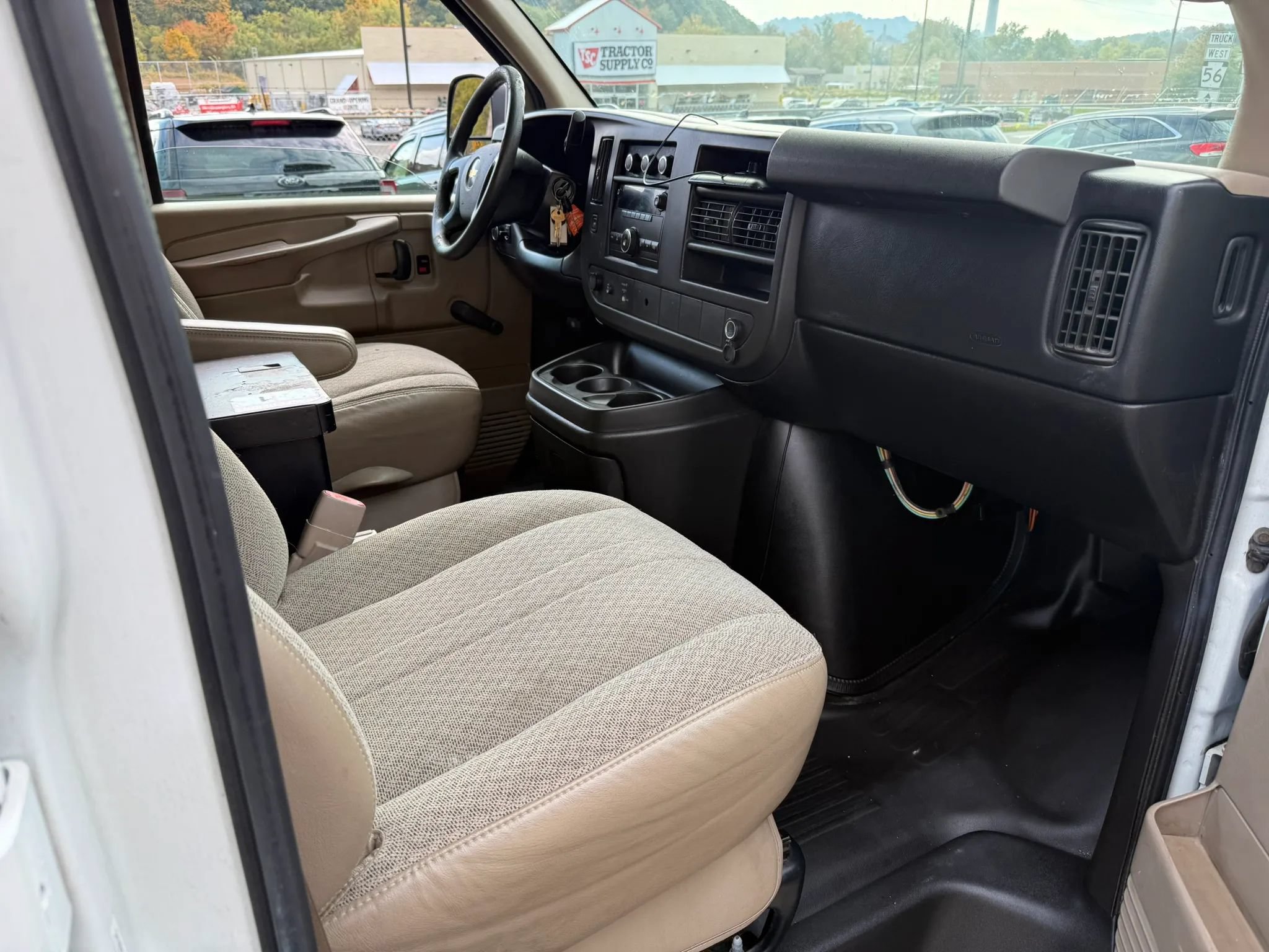 Used 2011 Chevrolet Express 2500 RWD image 13