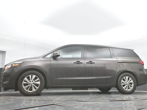 Used 2017 Kia Sedona LX w/ LX Essentials Premium Package FWD image 30