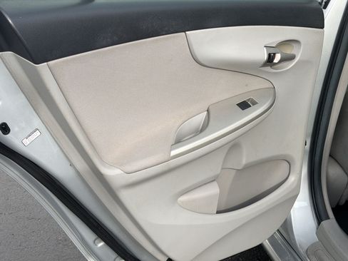 Used 2013 Toyota Corolla LE FWD image 25