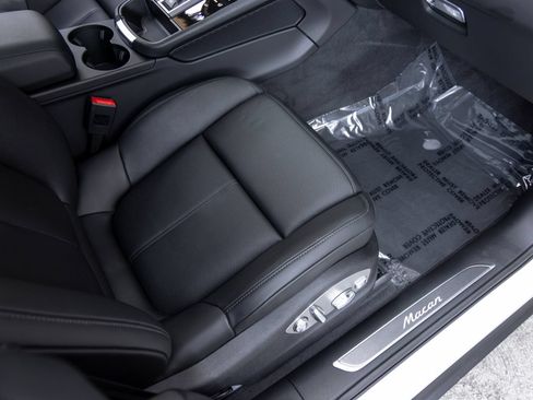 Certified 2026 Porsche Macan AWD/4WD image 54