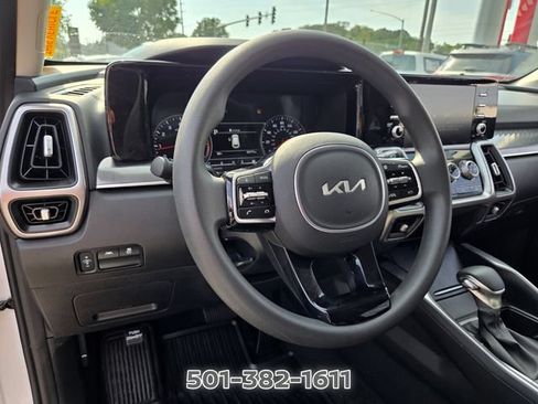 Used 2023 Kia Sorento LX FWD image 10