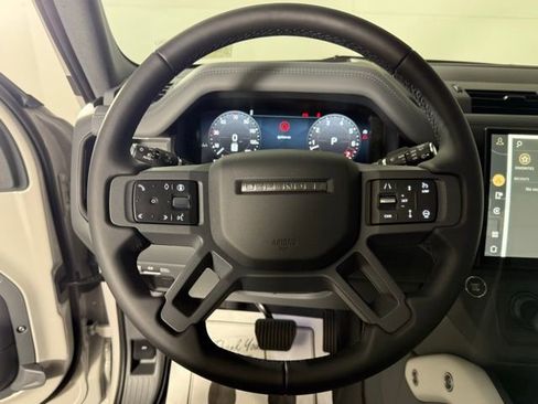 New 2026 Land Rover Defender 110 X-Dynamic SE AWD/4WD image 17