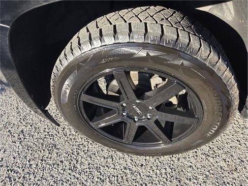 Used 2017 GMC Yukon Denali image 11