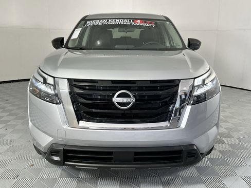 Used 2024 Nissan Pathfinder S FWD image 3