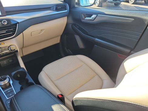 Certified 2022 Ford Escape Titanium image 15