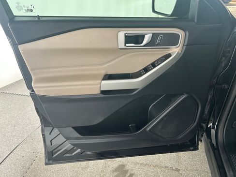 Certified 2021 Ford Explorer XLT w/ Equipment Group 202A RWD image 4