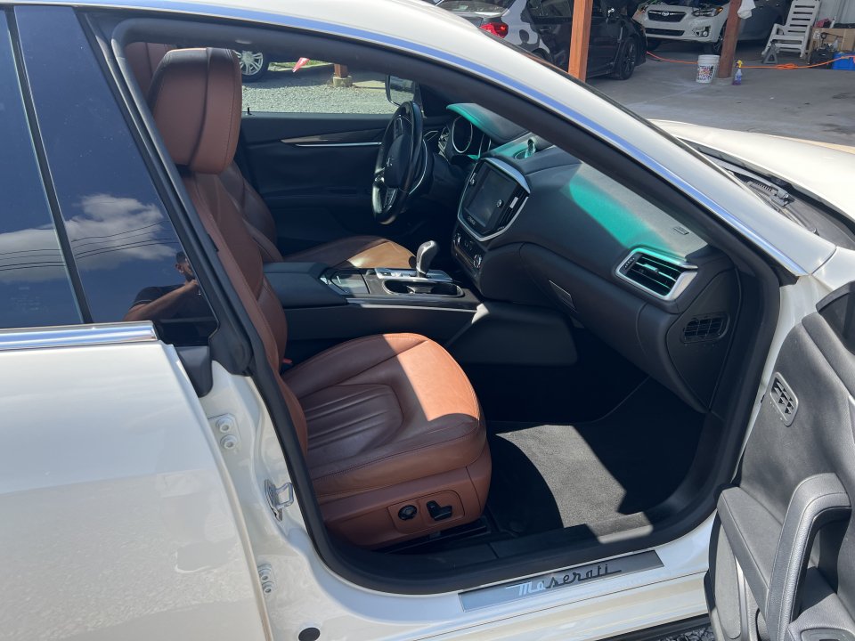 Used 2015 Maserati Ghibli RWD image 18