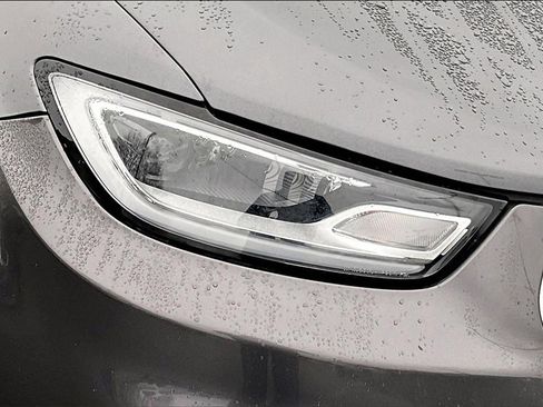 Used 2023 Chrysler Pacifica Touring-L image 29