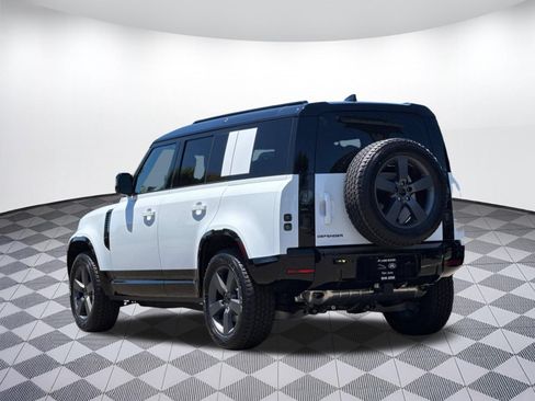 New 2026 Land Rover Defender 110 X-Dynamic SE AWD/4WD image 3