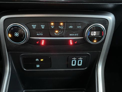 Used 2020 Ford EcoSport SE w/ SE Convenience Package image 25