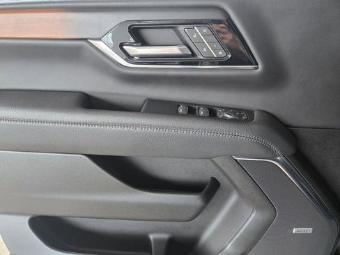 Used 2025 GMC Yukon XL Denali image 36