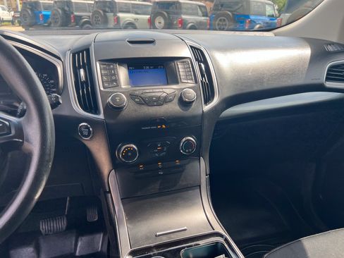 Used 2019 Ford Edge SE FWD image 17