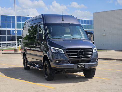 Used 2023 Mercedes-Benz Sprinter 2500 image 2