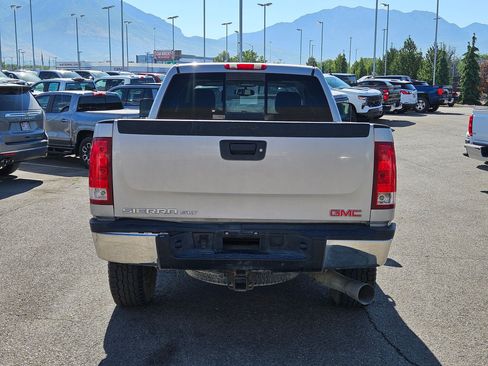 Used 2008 GMC Sierra 2500 SLT w/ EZ-Lift Tailgate Package AWD/4WD image 4