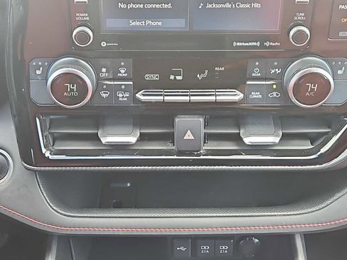 Used 2021 Toyota Highlander XSE image 17