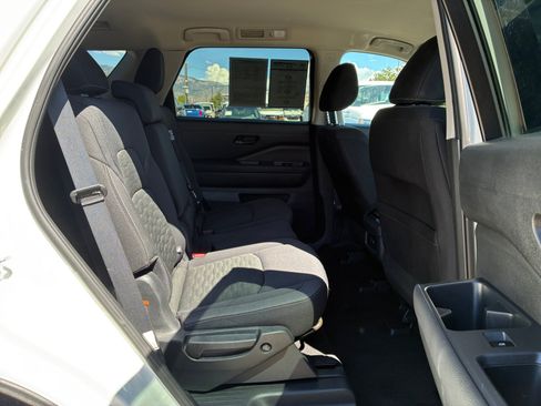 Used 2025 Nissan Pathfinder SV AWD/4WD image 28