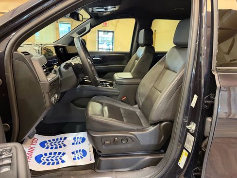 Used 2025 Chevrolet Suburban Z71 image 14