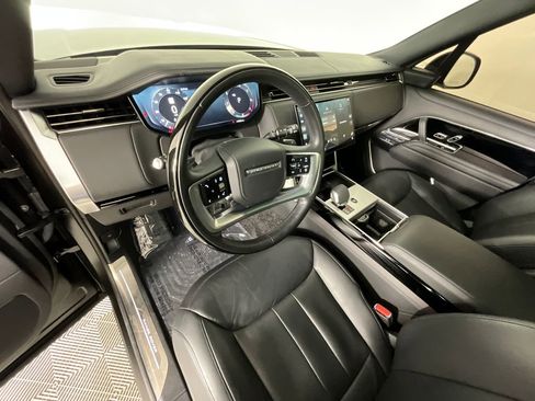 Certified 2025 Land Rover Range Rover SE image 15