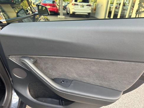 Used 2023 Tesla Model Y Performance image 22