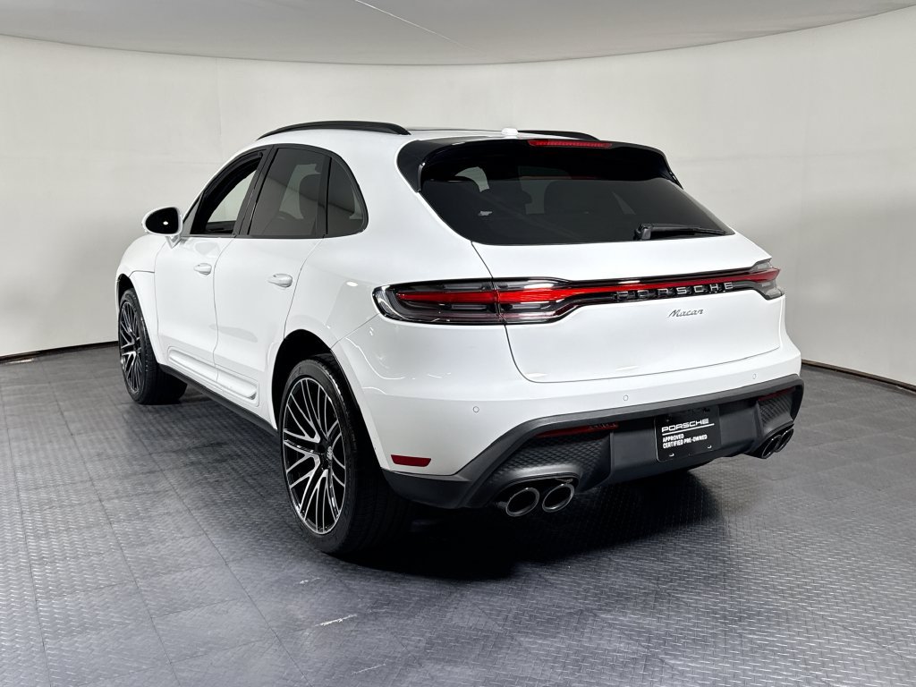 Certified 2025 Porsche Macan AWD/4WD image 3