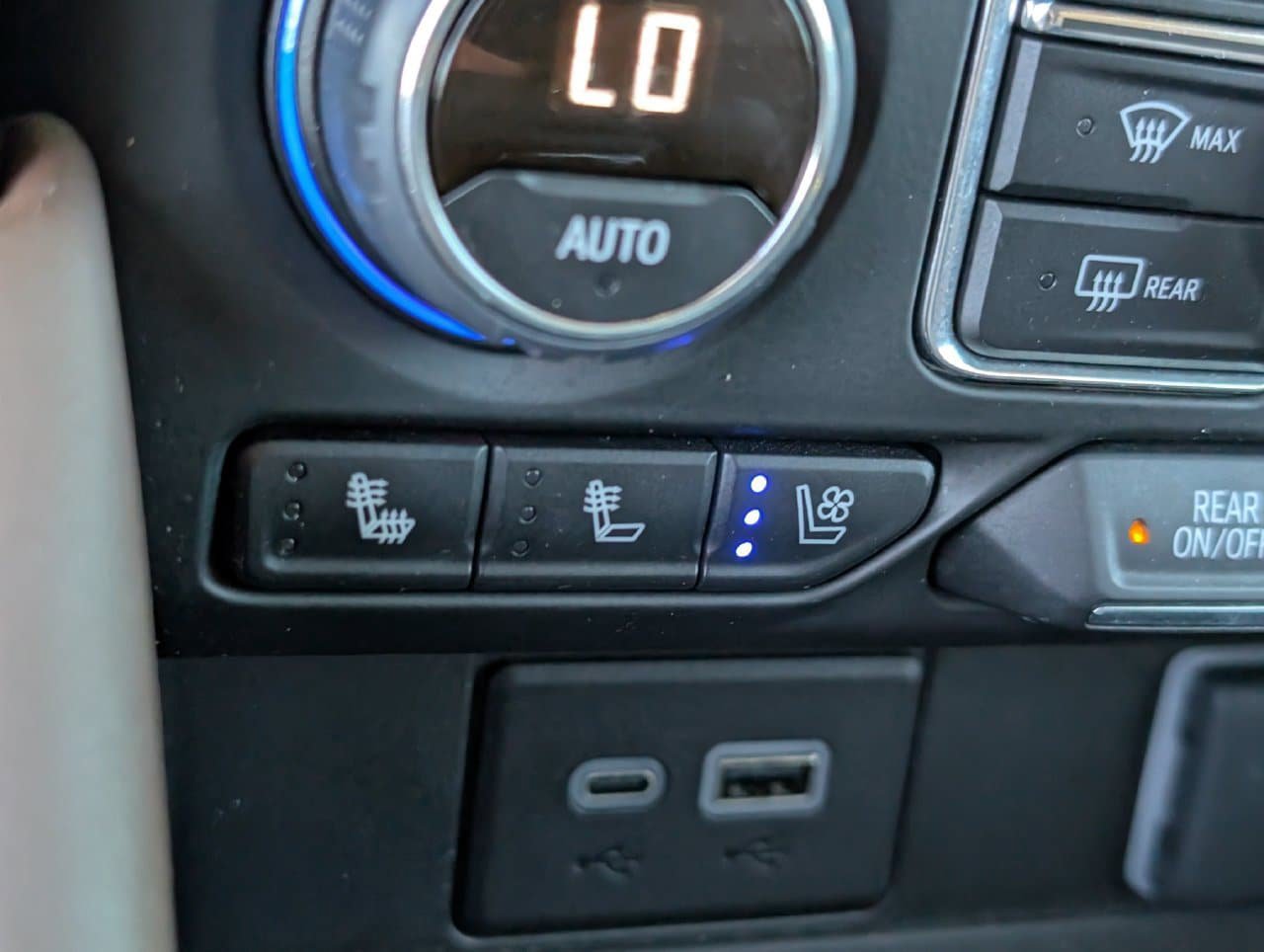 Used 2023 Chevrolet Tahoe High Country AWD/4WD image 16