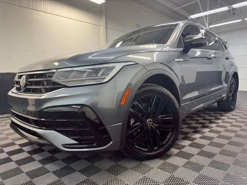 Used 2022 Volkswagen Tiguan SE R-Line FWD image 3