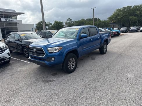 Used 2017 Toyota Tacoma SR5 w/ Tow Package RWD image 3