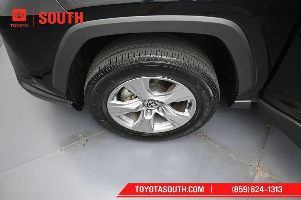 Used 2025 Toyota RAV4 XLE AWD/4WD image 33