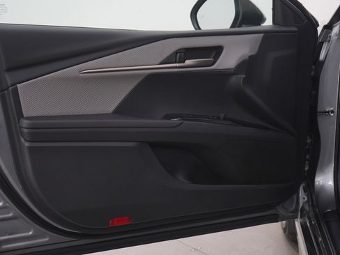 Used 2025 Toyota Camry SE image 18