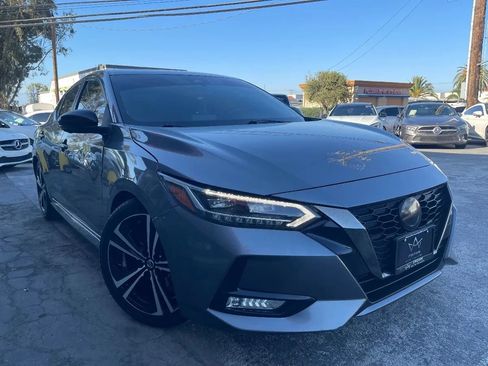 Used 2022 Nissan Sentra SR w/ SR Premium Package FWD image 3