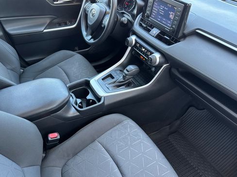 Used 2021 Toyota RAV4 XLE w/ Convenience Package FWD image 17