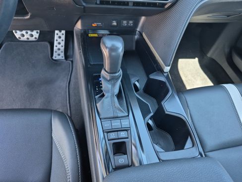 Used 2025 Toyota Camry SE FWD image 12