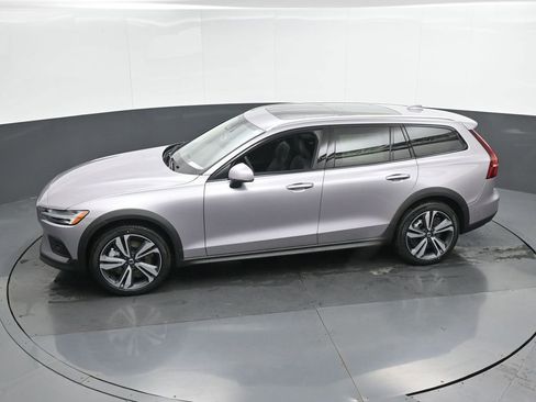 New 2026 Volvo V60 B5 Cross Country Plus w/ Climate Package AWD/4WD image 35
