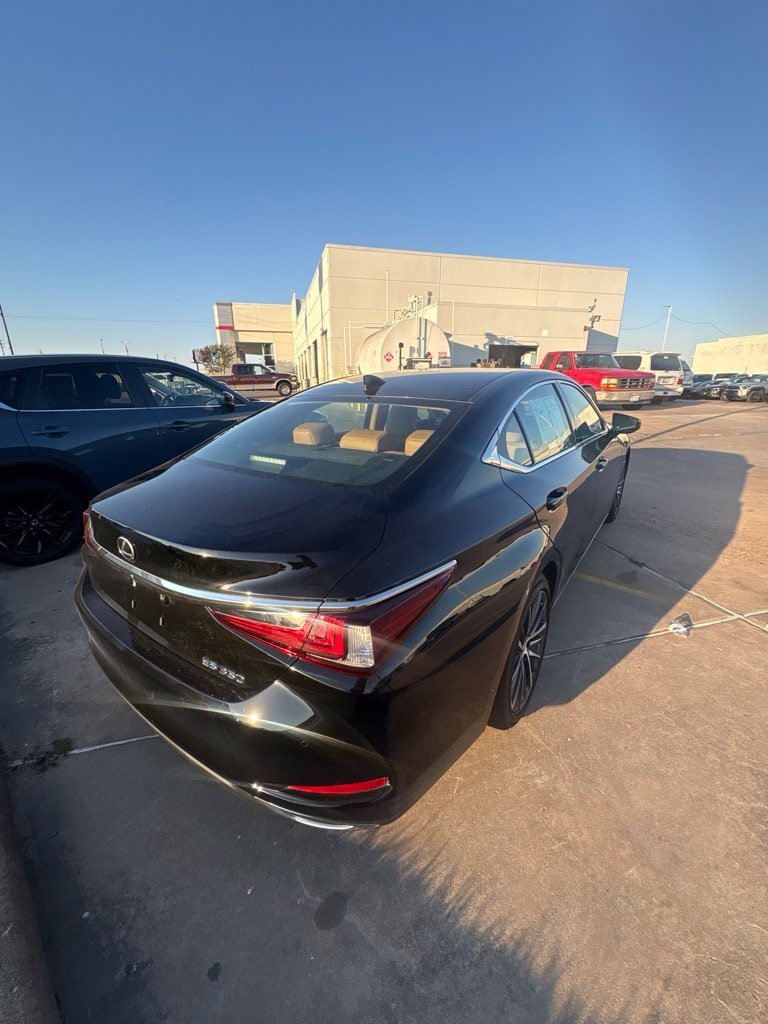 Used 2025 Lexus ES 350 w/ Premium Package FWD image 3