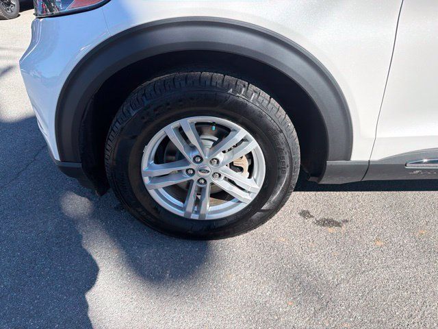 Used 2022 Ford Explorer XLT w/ Equipment Group 202A AWD/4WD image 13