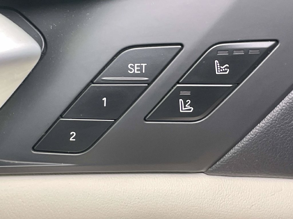 Used 2021 BMW X5 M50i AWD/4WD image 33
