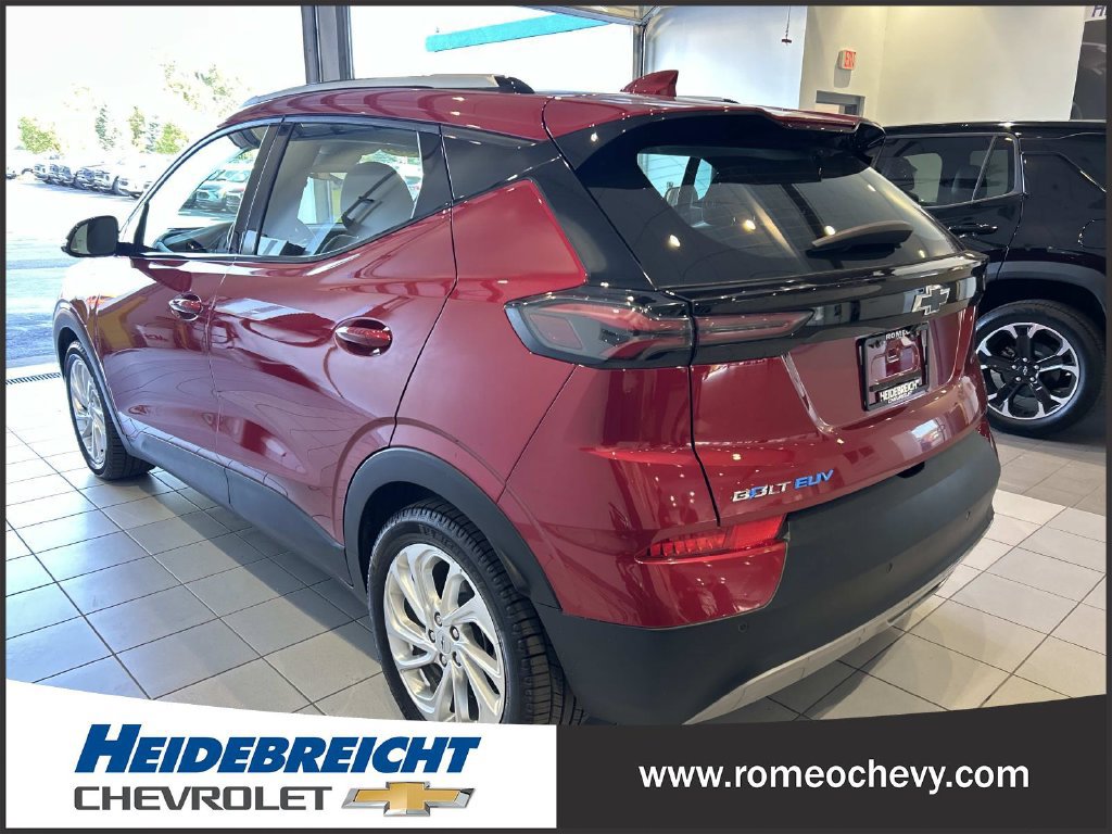 Used 2023 Chevrolet Bolt EUV LT w/ Comfort Package FWD image 5