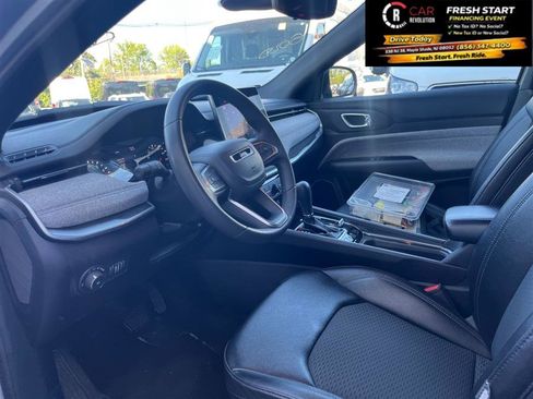 Used 2024 Jeep Compass Latitude AWD/4WD image 13
