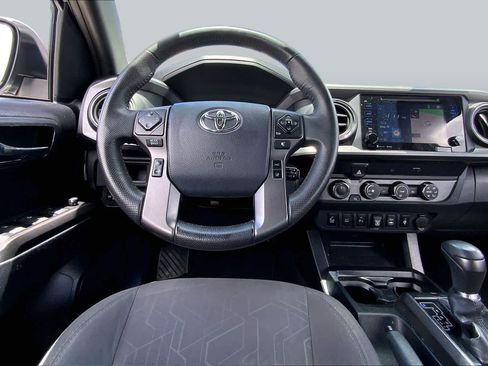 Used 2019 Toyota Tacoma TRD Sport w/ Technology Package AWD/4WD image 6