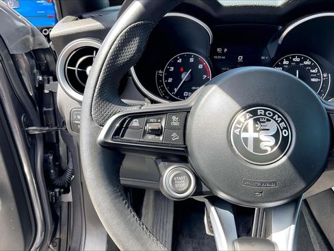 Used 2022 Alfa Romeo Stelvio Ti AWD/4WD image 16