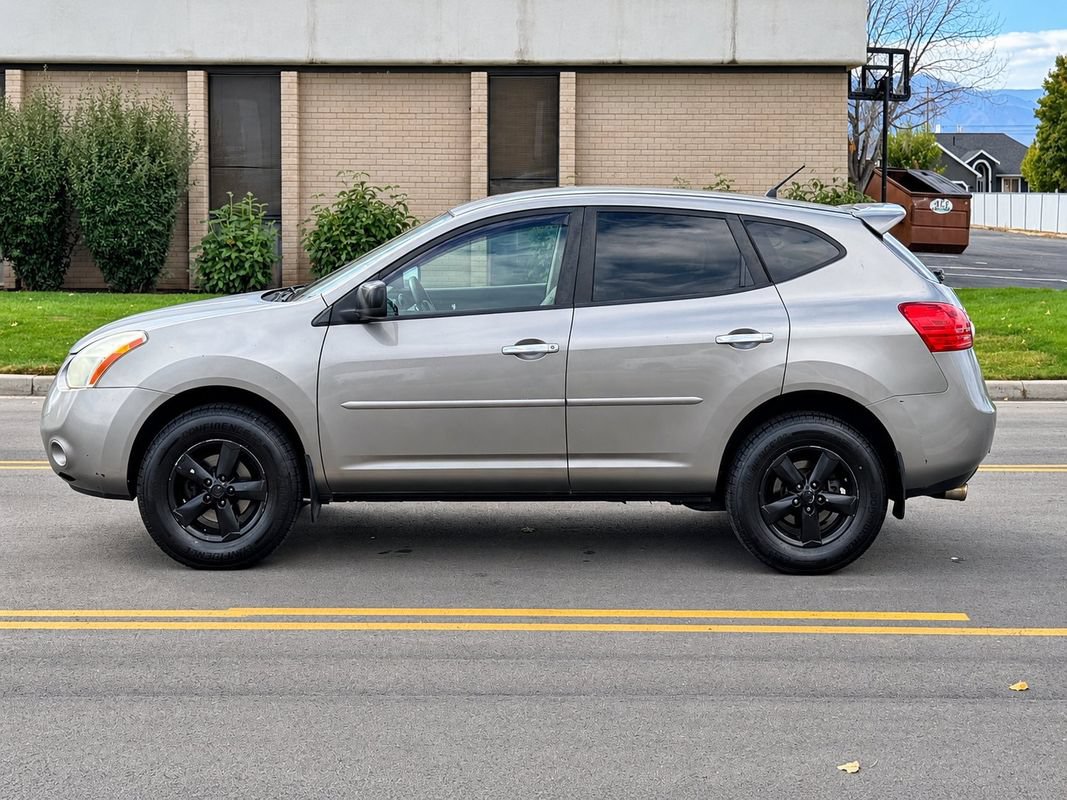 Used 2010 Nissan Rogue S w/ 360 Degree Value Pkg AWD/4WD image 2