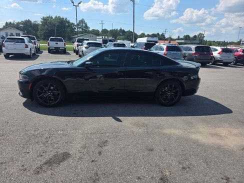 Used 2020 Dodge Charger SXT RWD image 2