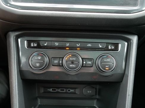 Used 2019 Volkswagen Tiguan SE w/ Panoramic Sunroof Package AWD/4WD image 23