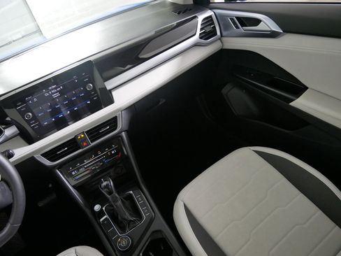 Used 2025 Volkswagen Taos SE image 11