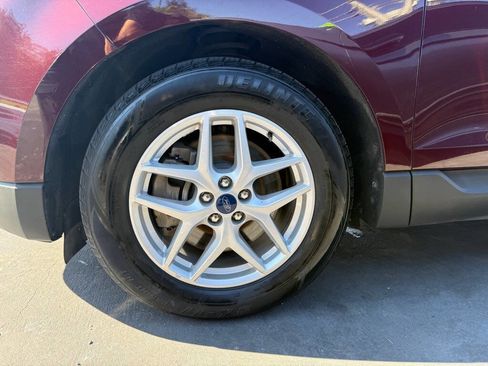 Used 2021 Ford Edge SEL image 25