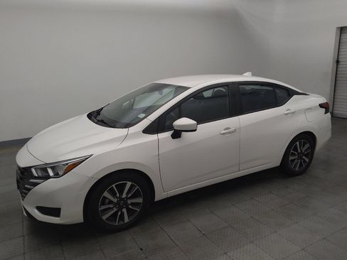 Used 2023 Nissan Versa SV FWD image 2